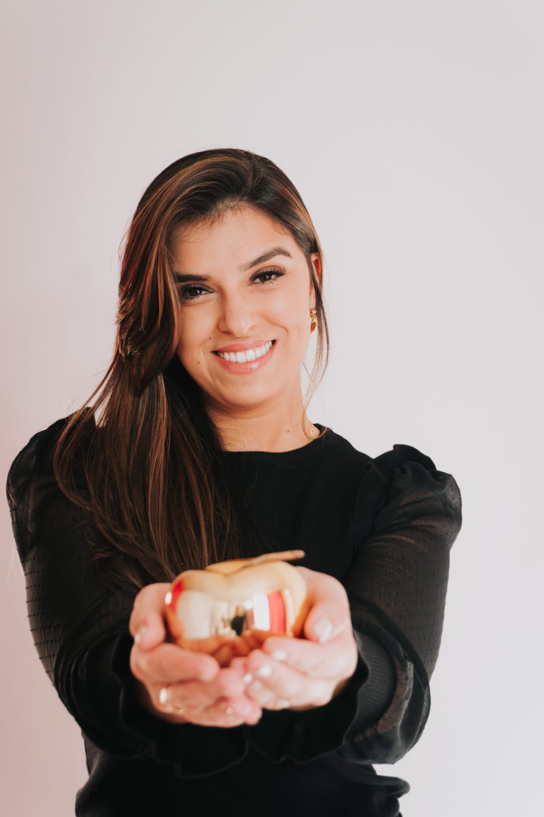 Bianca Guimarães em atendimento nutricional, demonstrando acolhimento na consulta